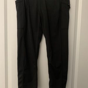 CVG black capris with pockets